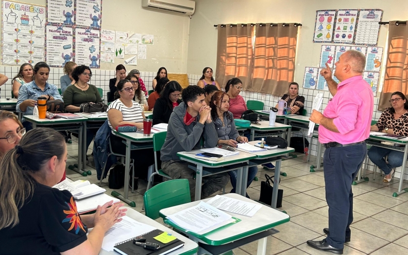 Formações Pedagógicas são realizadas no decorrer do semestre com professores da Educação Infantil e Ensino Fundamental 