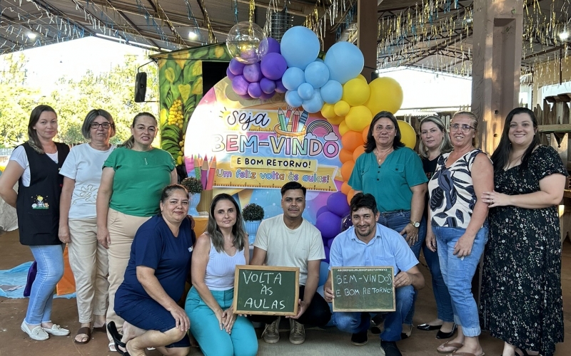 Secretaria Municipal de Educação realiza entrega de kits escolares para os estudantes da Rede Municipal de Ensino