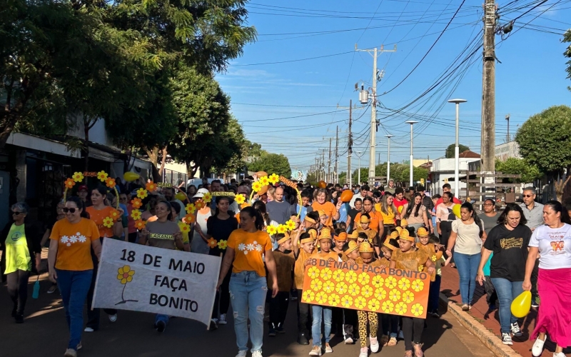 Passeata alusiva ao Maio Laranja mobiliza a população de São Manoel do Paraná/PR