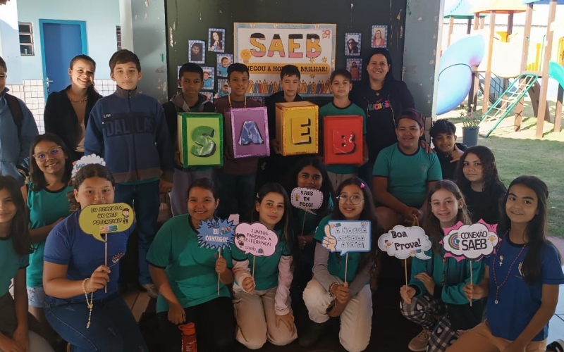 Alunos do 5º ano da Escola Municipal Monteiro Lobato participam da prova do SAEB 2025