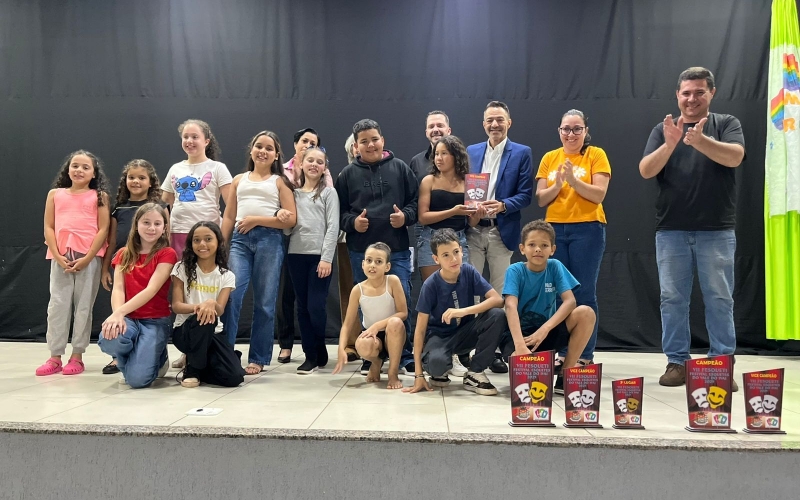 Alunos da Oficina de Teatro do município de São Manoel do Paraná/PR conquistam premiações no VII Fesqueti